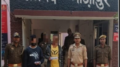 Photo of अभियुक्तों की सफल गिरफ्तारी झुमका व मोबाइल बरामद
