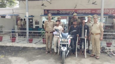 Photo of हत्या के तीन अभियुक्त गिरफ्तार, मृतक का मोबाइल बरामद