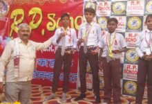 Photo of रंगोली प्रतियोगिता मे स्कूली बच्चे हुए सम्मानित