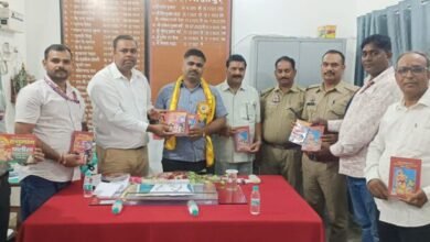 Photo of *उत्तर प्रदेश अपराध निरोधक समिति गाजीपुर द्वारा कारागार बंदियों को ,,पुजा के लिए धार्मिक तो जानकारी के लिए सामान्य ज्ञान की वितरित की गई पुस्तके*