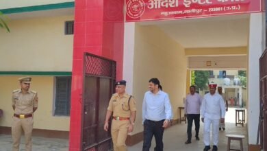 Photo of जिलाधिकारी एवं पुलिस अधीक्षक द्वारा पी0सी0एस0/ए0सी0एफ0/आर0एफ0ओ0(प्रा0)परीक्षा-2025 को सकुशल एवं शुचिता पूर्ण सम्पन्न कराने के दृष्टिगत परीक्षा केन्द्रों का किया भ्रमण/निरीक्षण कर, नकल विहीन परीक्षा हेतु दिए आवश्यक दिशा निर्देश* ।*