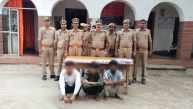 Photo of *थाना मुहम्मदाबाद पुलिस टीम ने अन्तर्राज्यीय 3 अभियुक्त व 1 नफर बाल अपचारी चोरी के माल व अवैध असलहा कारतूस के साथ गिरफ्तार*किया