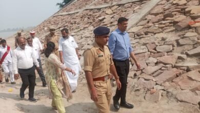 Photo of *डाला छठ के मद्दे नजर डीएम, एसपी ने चक्का बाढ़,बलुआघाट का किया स्थलीय निरीक्षण*