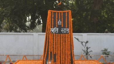 Photo of पुलिस स्मृति दिवस पर नागरिकों की सुरक्षा एवं देश की अखंडता के लिए अपने दायित्व के निर्वहन में प्राणों की आहुति देने वाले शहीदों पर पैरामिलिट्री फोर्स के जवानों, सिपाहियों को पुलिस अधीक्षक ने दी भावभीनी श्रद्धांजलि