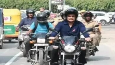 Photo of वाराणसी पुलिस आयुक्त मोहित अग्रवाल ने बाइक से किया शहर का निरीक्षण।*