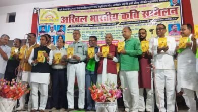 Photo of *दिलदारनगर के अखिल भारतीय कवि सम्मेलन में कवि डॉ गजाधर शर्मा गंगेश ,उद्भव सम्मान से सम्मानित**