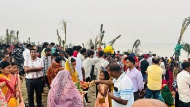 Photo of महापर्व डाला छठ: विधिवत पूजा-पाठ कर व्रती महिलाओ ने अस्‍तगामी भगवान भाष्‍कर को दिया अर्घ्‍य*
