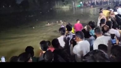 Photo of अर्घ्य देने के बाद पोखरे में कूदा युवक* *गोताखोरों ने दो घंटे बाद पोखरे से निकाला शव*