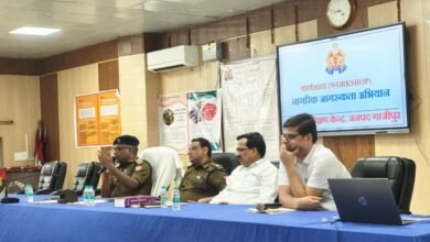 Photo of 🔹 *गाजीपुर पुलिस लाइन सभागार में आज दिनांक 01.11.2025 को नए आपराधिक कानूनों के प्रभावी क्रियान्वयन हेतु “NCL 2.0” जागरूकता अभियान के तहत एक विशेष कार्यशाला आयोजित की गई।* 🔹 *इसकी अध्यक्षता अपर पुलिस अधीक्षक नगर,अपर पुलिस अधीक्षक ग्रामीण एवं अभियोजन अधिकारी द्वारा की गई ।* 🔹 *कार्यशाला में अपर पुलिस अधीक्षक नगर/ग्रामीण सहित जिले के सभी क्षेत्राधिकारी, थाना प्रभारी, उपनिरीक्षक और अभियोजन के अधिकारियों सहित अन्य पुलिसकर्मी शामिल हुए ।