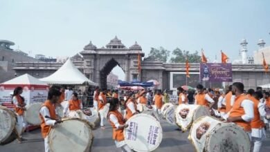 Photo of *काशी विश्वनाथ धाम में ढोल-ताशा दल ने अर्पित की शिवांजलि*।