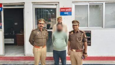 Photo of थाना कोतवाली पुलिस ने कोडिन कफ़ सिरप के सम्बन्ध मे पंजीकृत अभियोग में स्वास्तिक मेडिकल एजेन्सी सैदपुर से सम्बन्धित अभियुक्त की गिरफ्तारी ।*