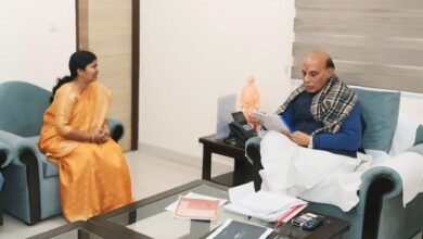 Photo of राज्यसभा सांसद डा. संगीता बलवंत ने रक्षा मंत्री राजनाथ सिंह से की मुलाकात सेना की भूमि से बेदखल परिवारों के लिए आवास की मांग* ।