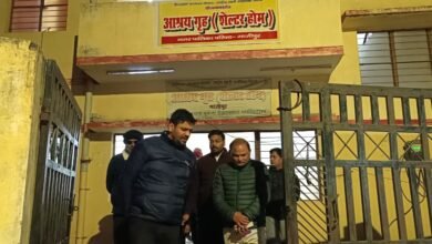 Photo of ठंड से बचाव के लिए बने रैन बसेरे का जिलाधिकारी ने किया निरीक्षण*