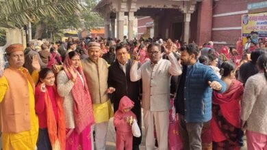 Photo of समाजसेवियों ने मंगल कलश शोभा यात्रा मे शामिल कन्याओं की पूजन*।