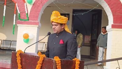 Photo of गाज़ीपुर।77वें गणतंत्र दिवस पर जिलाधिकारी अविनाश कुमार ने किया ध्वजारोहण , दिलाई एकता अखंडता की शपथ*