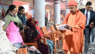 Photo of जनता दर्शन में योगी आदित्यनाथ ने सुनीं जनता की समस्याएं, समयबद्ध व गुणवत्तापूर्ण निस्तारण हेतु दिए निर्देश*  *हर समस्या का होगा समाधान__ मुख्यमंत्री**