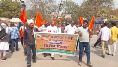 Photo of मजदूरो ने भरी हुंकार, पुरानी पेंशन बहाल, संविदाकर्मियो को नियमित व पत्रकारो को सुरक्षा की हुई मांग*