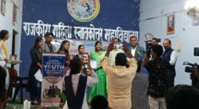 Photo of विधानसभा में गूँजेगी शहीद स्मारक महाविद्यालय की छात्रा अमृता राय की आवाज़; जिला स्तरीय युवा संसद में मारी बाजी*