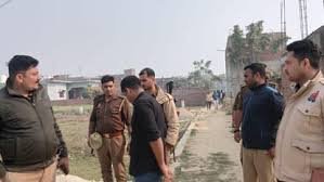 Photo of आजमगढ़: पाक्‍सो मुकदमे के अंतिम चरण में दुष्‍कर्मी ने की पीडि़ता की हत्‍या, शव को दरवाजे पर फेंका*