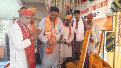 Photo of *दीप प्रज्वलन के साथ ही दीनदयाल उपाध्याय व श्यामा प्रसाद मुखर्जी के चित्र पर पुष्पांजलि अर्पित कर प्रारंभ हुआ, प्रशिक्षण महाभियांन का प्रथम दिन*। *भाजपा एक राष्ट्रवादी राजनीतिक दल है जो भारत को शक्तिशाली रूप में विश्व पटल पर स्थापित करने के लिए कृत संकल्पित है* === *मुख्य वक्ता ,भानु प्रताप* *सिंह
