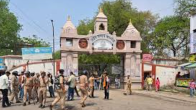 Photo of वाराणसी: यूपी कालेज में छात्र की दिनदहाड़े गोली मारकर हत्या, छात्र आक्रोशित, पुलिस छावनी में बदला कालेज कैंपस