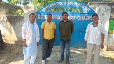 Photo of *सपा के जिला उपाध्यक्ष एवं प्रवक्ता अरुण कुमार श्रीवास्तव के नेतृत्व मे नारी पचदेवरा राजकीय बालिका  इंटर कालेज में व्याप्त घोर प्रशासनिक दुर्व्यवस्था पर  साकेतिक विरोध जताया*।     **न बाबू न चौकीदार न सफाई कर्मी*।               **25की जगह 5* अध्यापिका*