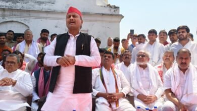 Photo of राष्ट्रीय नेतृत्व के निर्देश सपा का प्रतिनिधि मंडल जिलाध्यक्ष गोपाल यादव के नेतृत्व में***जहूराबाद विस* के* ग्राम नेवादा पहुंच रामबचन* *ठाकुर की हत्या पर परिजनों से* *शोक संवेदना व्यक्त कर दिया*, *एक लाख का सहायता चेक*