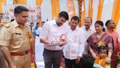 Photo of *गाजीपुर के जिलाधिकारी अविनाश कुमार, पुलिस अधीक्षक डॉ ईरज राजा एवं सीडीओ संतोष कुमार वैश्य की गरिमामई उपस्थिति में स्कूल चलो अभियान के अंतर्गत हुई बच्चों के नामांकन की शुरुआत*