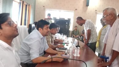Photo of जिलाधिकारी अविनाश कुमार की अध्यक्षता में एवं पुलिस अधीक्षक डॉक्टर ईरज राजा की उपस्थिति में जन समस्याओं के त्वरित निस्तारण हेतु संपूर्ण समाधान दिवस संपन्न 98 शिकायती पत्रों में 17 का मौके पर निस्तारण**