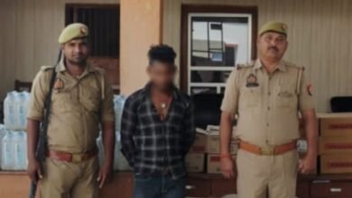Photo of *67 हजार रुपये के अवैध देशी शराब के साथ तस्‍कर को गिरफ्तार किया कामाख्या पुलिस चौकी पुलिस ने*