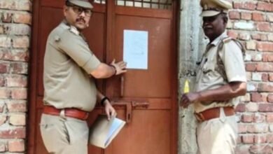 Photo of *थाना गहमर के तिहारे हत्याकाण्ड के पच्चास हजार रुपये इनामिया अभियुक्त के 1विरुद्ध मा0 न्यायालय द्वारा जारी उद् घोषणा के अनुपालन में कराई गई मुनादी