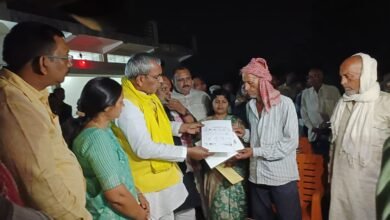 Photo of कटारिया की घटना पर सियाराम शर्मा को मुख्यमंत्री के निर्देश पर मंत्री ओमप्रकाश राजभर डॉ संगीता बलवंत हंसराज विश्वकर्मा ने कटारिया घर जाकर दिया 5 लाख की आर्थिक सहायता चेक*