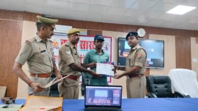 Photo of हाई स्कूल और इंटरमीडिएट परीक्षा में पुलिस अधिकारी/ कर्मचारियों के मेधावी छात्र को जनपद की वामा सारथी टीम ने किया सम्मानित