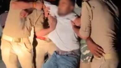 Photo of *👉थाना मरदह पुलिस ने पाक्सो एक्ट में वाँछित अभियुक्त पुलिस मुठभेड़ में किया घायल/गिरफ्तार* । *👉कब्जे से एक तमंचा एक कार एक मोटरसाइकिल बरामद*