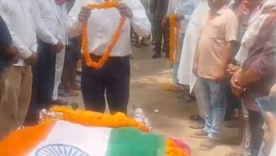 Photo of पूर्व सैनिक रामजी सिंह यादव *के अंतिम संस्कार मे उमडा जनसैलाब*