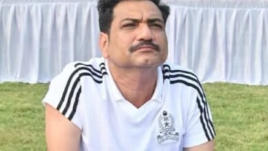 Photo of अंतरराष्ट्रीय योग दिवस पर वाराणसी पुलिस आयुक्त ने किया योगाभ्यास* *