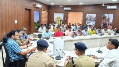 Photo of 📢 *जिलाधिकारी एवं पुलिस अधीक्षक गाज़ीपुर द्वारा कलेक्ट्रेट सभागार* *गाजीपुर में किसी दुर्घटना से बचने के लिए पूर्व में किए गए उचित प्रबंध एवं सुरक्षा* *व्यवस्था को सुदृढ़ करने हेतु बैठक संपन्न