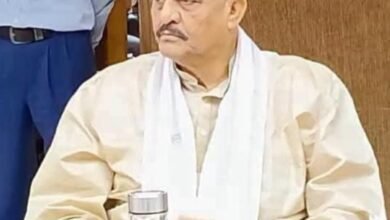 Photo of भदौरा स्टेशन पर प्रमुख एक्सप्रेस ट्रेनों के ठहराव के लिए सांसद अफजाल अंसारी ने, डीआरएम को भेजा प्रस्ताव