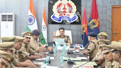 Photo of साइबर अपराध गोष्ठी मे वाराणसी पुलिस आयुक्त मोहित अग्रवाल ने किया, 2 विवेचक को निलंबित व 4 उपनिरीक्षक को लाइन हाजिर*। *