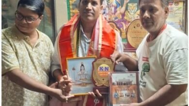 Photo of काशी मे दैनिक पब्लिक भारत संपादक शिवप्रकाश सोनी का अभिनन्दन*।