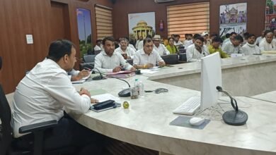 Photo of प्रधानमंत्री आदर्श योजना में चयनित 43 ग्रामों मे समग्र विकास हेतु जिलाधिकारी अनुपम शुक्ला की अध्यक्षता में बैठक संपन्न**
