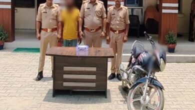 Photo of थाना जमानिया पुलिस ने एक मोटरसाइकिल, एक नाजायज तमंचा .315 बोर व 01 अदद जिन्दा कारतूस .315 बोर के साथ एक अभियुक्त को किया गिरफ्तार