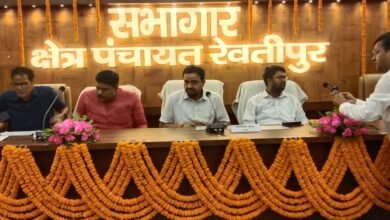 Photo of *राष्ट्रीय ग्रामीण आजीविका मिशन के अंतर्गत स्वयं सहायता समूह रेवतीपुर एवं भदौरा के कार्यशाला में जिलाधिकारी अनुपम शुक्ला ने स्वयं सहायता समूह की महिलाओं से किया सीधा संवाद **