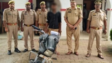 Photo of मंदिर से चांदी की आंख और घंटा चोरी करने का आरोपी गिरफ्तार, 2 हजार रुपये व बाइक बरामद*
