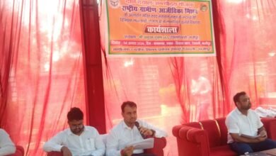 Photo of *सैदपुर एवं देवकली  में स्वयं सहायता समूह के सदस्यों को विभिन्न लाभकारी योजनाओं से लाभान्वित करने विषयक कार्यशाला में जिलाधिकारी ने महिलाओं से किया संवाद**