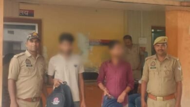 Photo of भदौरा रेलवे स्टेशन के पास, 53 पाउच अवैध शराब के साथ दो तस्कर गिरफ्तार किया सेवराई चौकी पुलिस ने*