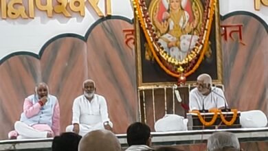 Photo of *मनुष्य अपनी गलती करने के लिए तैयार नहीं है ,यदि गलती मान जाए तो उत्थान हो जायेगा।=== पूज्य बाबा विशाल भारत जी* **आत्म अनुसंधान आश्रम में गुरु पूर्णिमा पर विचार गोष्ठी आयोजित