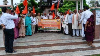 Photo of मजदूरो ने अपने मांगो का प्रधानमंत्री व मुख्यमंत्री को सोपा ज्ञापन**