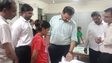 Photo of जिलाधिकारी ने जयप्रकाश नारायण सर्वाेदय बालिका विद्यालय का किया औचक निरीक्षण*