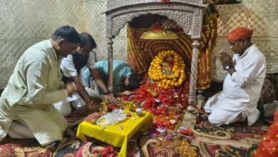 Photo of *काशी क्षेत्र के क्षेत्रीय टीम मे मनोनीत उपाध्यक्ष भानु प्रताप सिंह क्षेत्रीय मंत्री राजेश राजभर एवं विजय यादव ने बुढ़िया माई को टेका माथा महामंडलेश्वर का लिया आशीर्वाद*